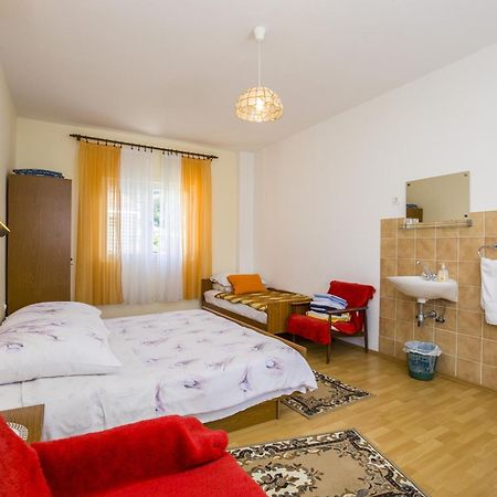 Rooms Padovan Banjol Екстер'єр фото