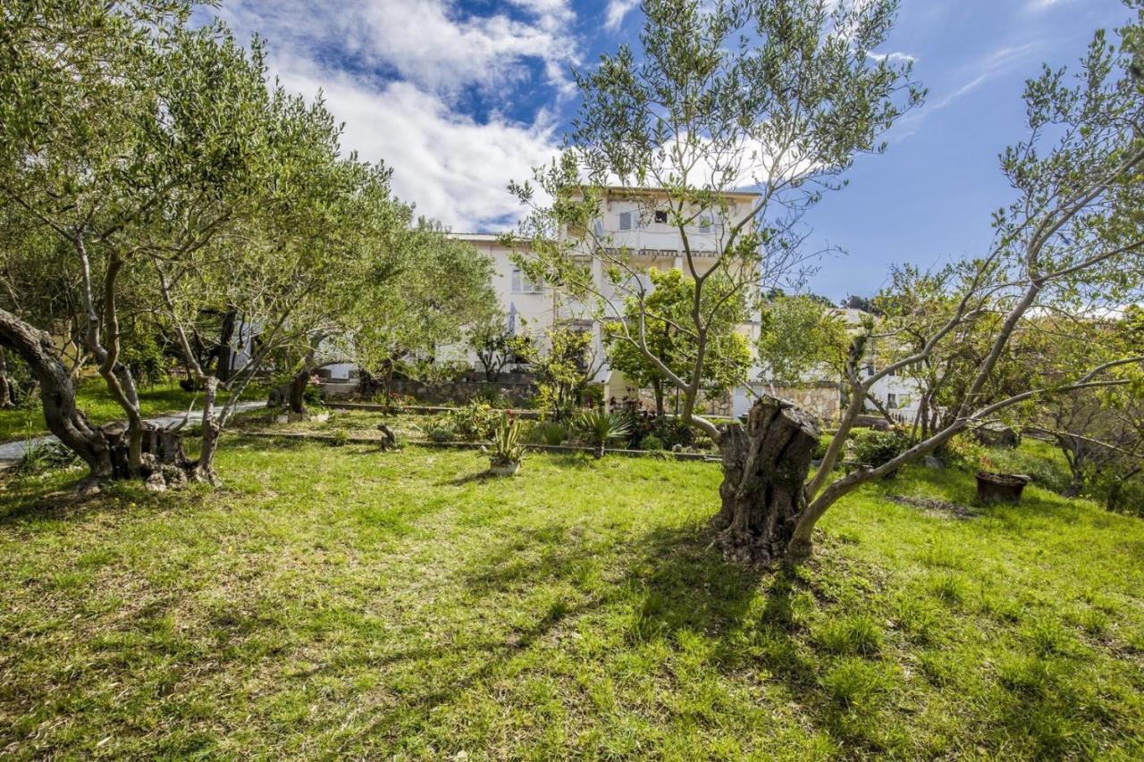 Rooms Padovan Banjol Екстер'єр фото