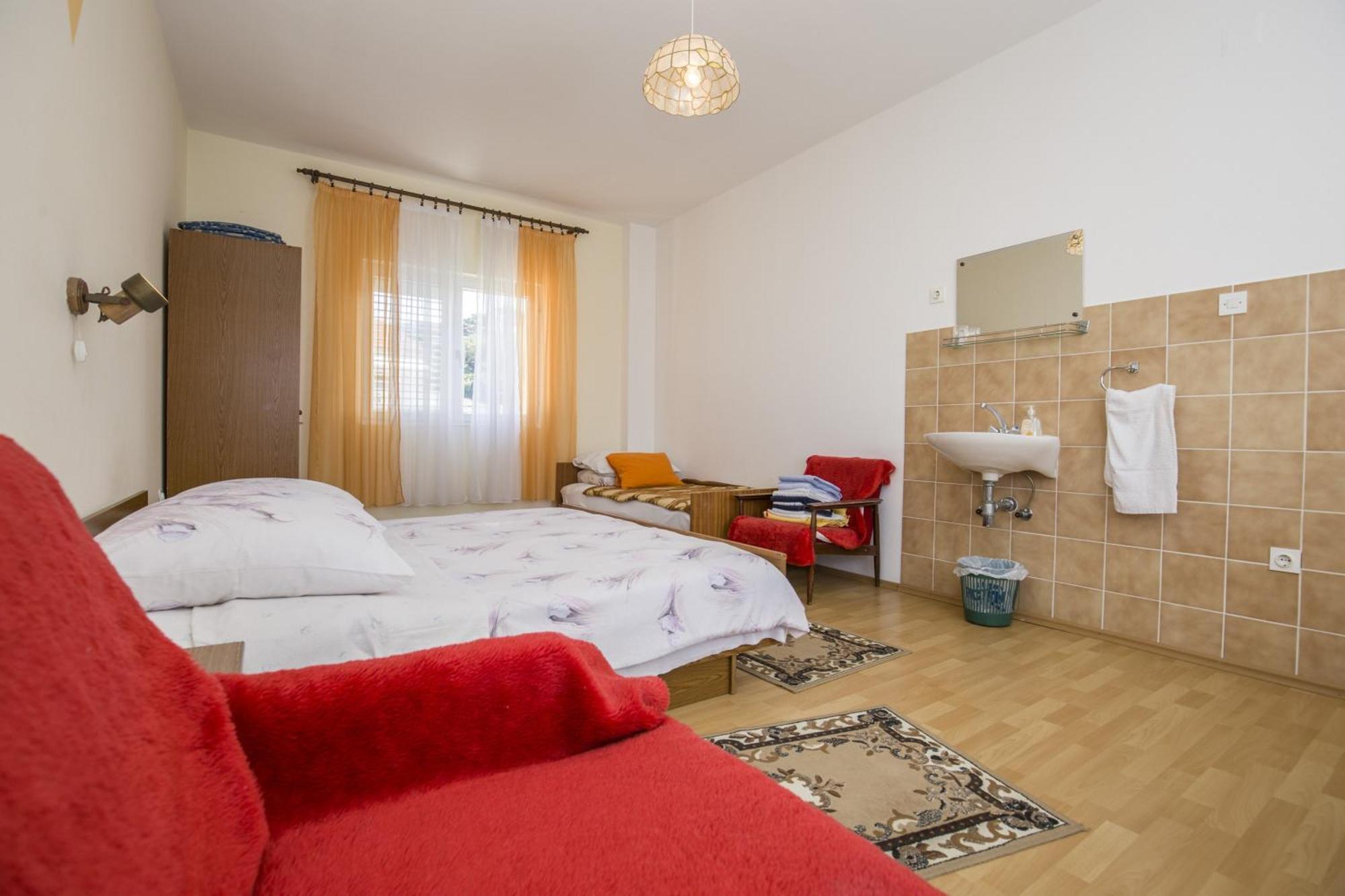 Rooms Padovan Banjol Екстер'єр фото