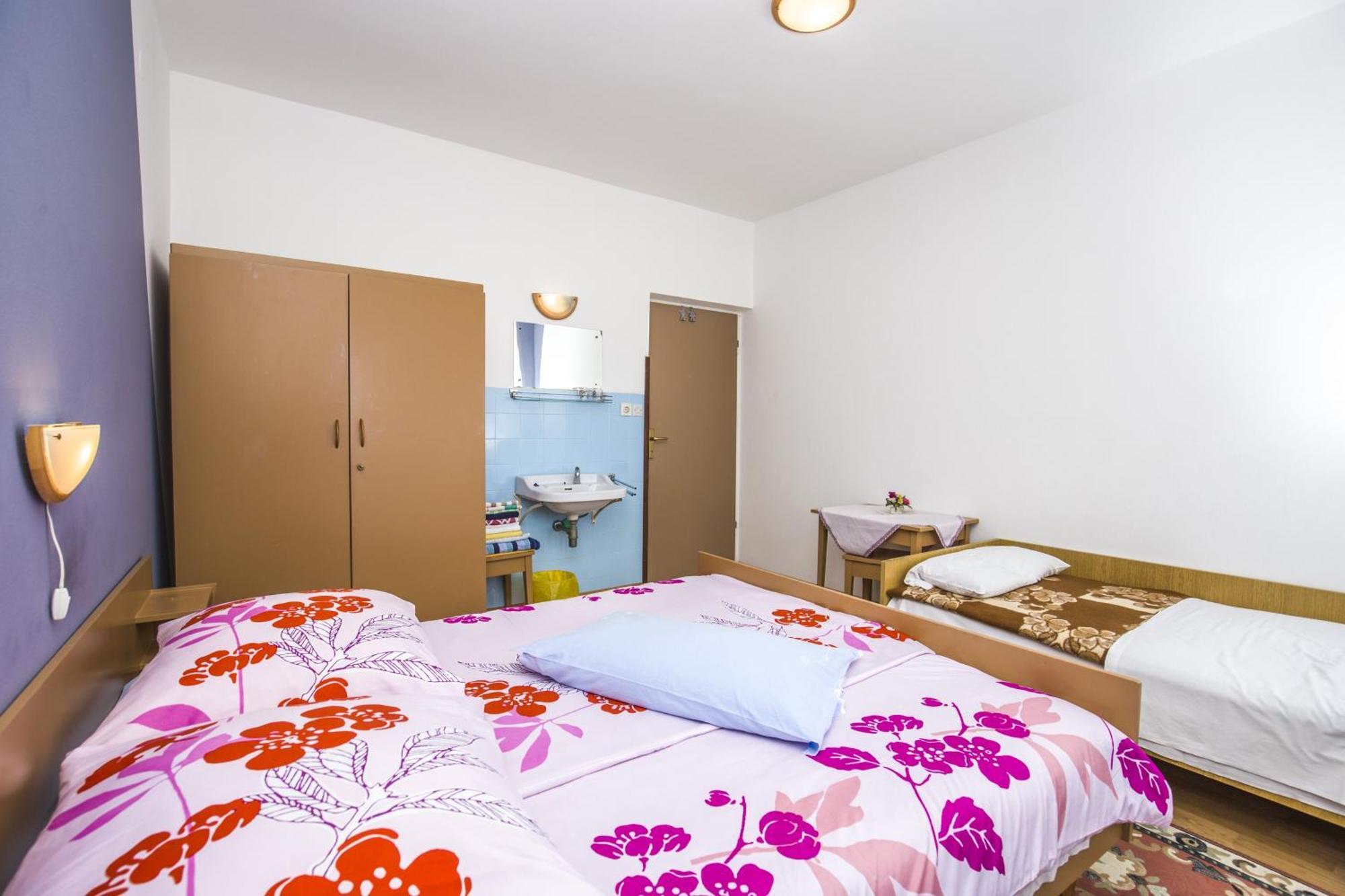 Rooms Padovan Banjol Екстер'єр фото